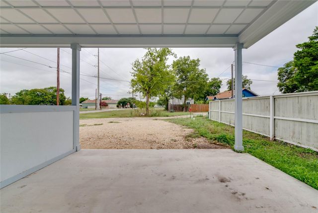 412 Booth ST B, Taylor, TX 76574