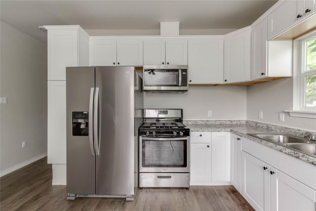 412 Booth ST B, Taylor, TX 76574