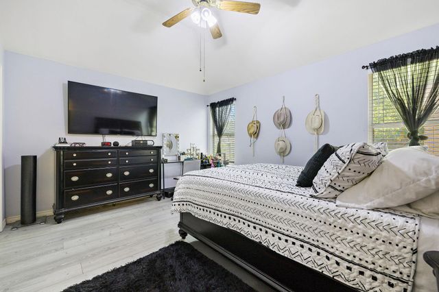 804 Maplecreek DR, Leander, TX 78641
