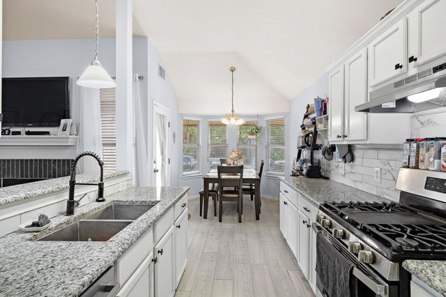 804 Maplecreek DR, Leander, TX 78641