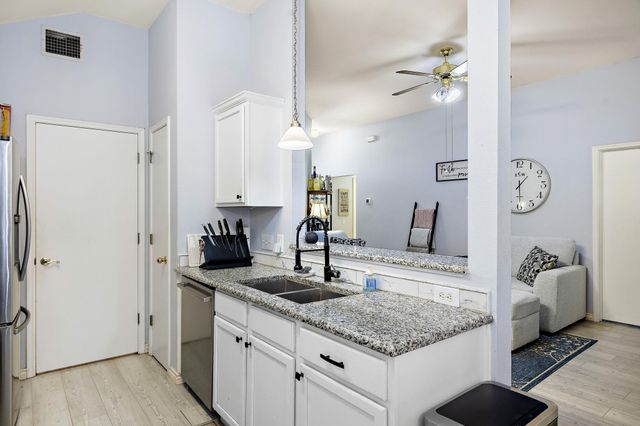 804 Maplecreek DR, Leander, TX 78641