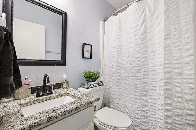 804 Maplecreek DR, Leander, TX 78641