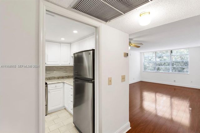 9430 Live Oak Pl 407, Davie, FL 33324