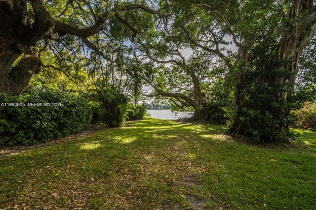 9430 Live Oak Pl 407, Davie, FL 33324