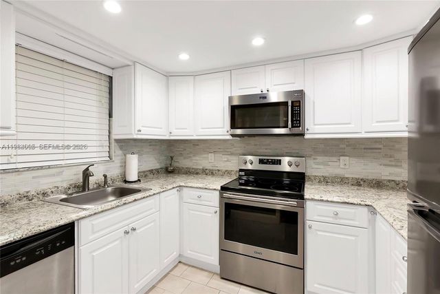 9430 Live Oak Pl 407, Davie, FL 33324