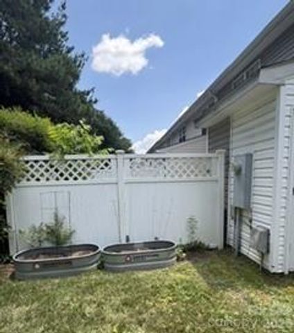 2850 Mayer House Court, Charlotte, NC 28214