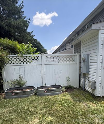 2850 Mayer House Court, Charlotte, NC 28214