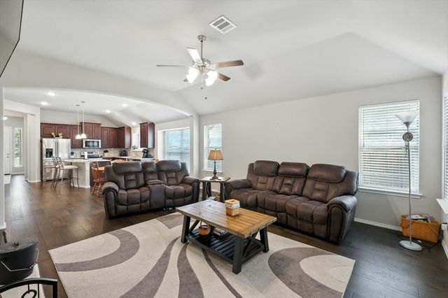 221 Gardenia Drive, Azle, TX 76020