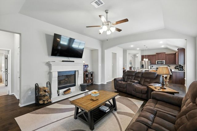 221 Gardenia Drive, Azle, TX 76020