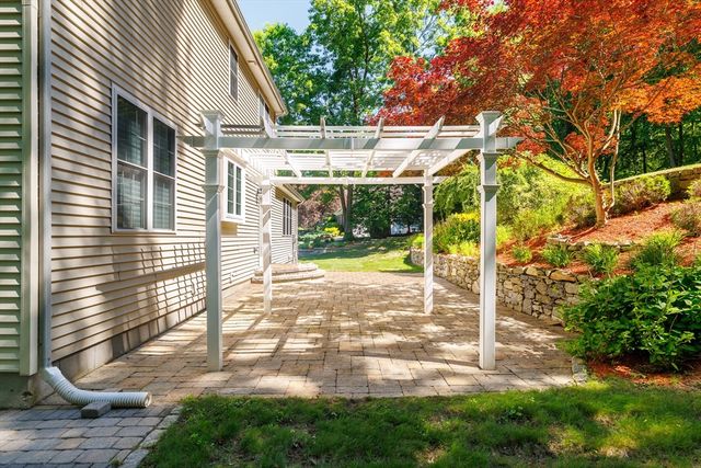 34 Beechwood Cir, Northborough, MA 01532