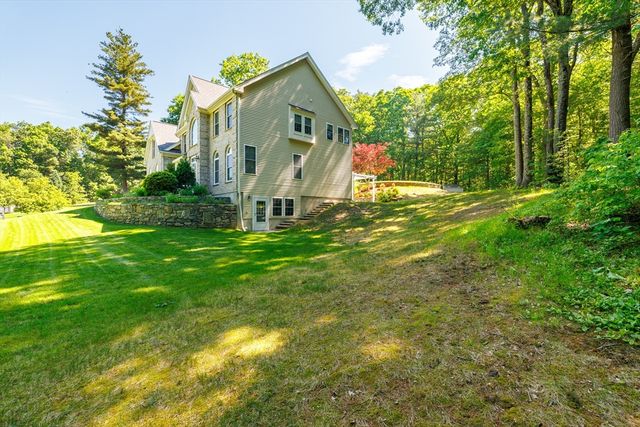 34 Beechwood Cir, Northborough, MA 01532