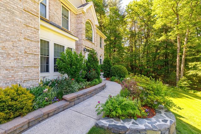 34 Beechwood Cir, Northborough, MA 01532