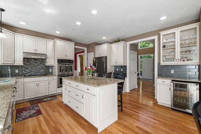 34 Beechwood Cir, Northborough, MA 01532