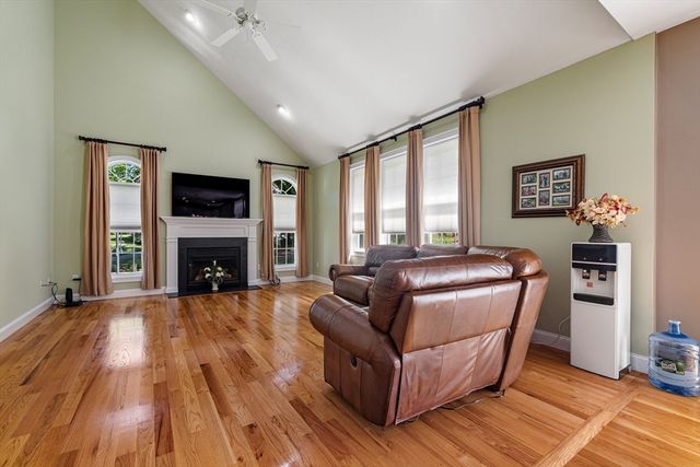 34 Beechwood Cir, Northborough, MA 01532
