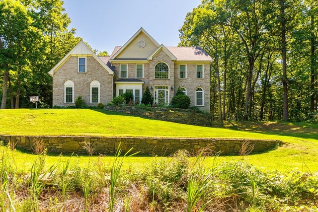 34 Beechwood Cir, Northborough, MA 01532