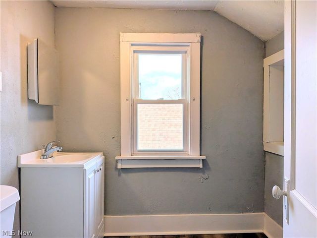 864 10th Street NE, Massillon, OH 44646