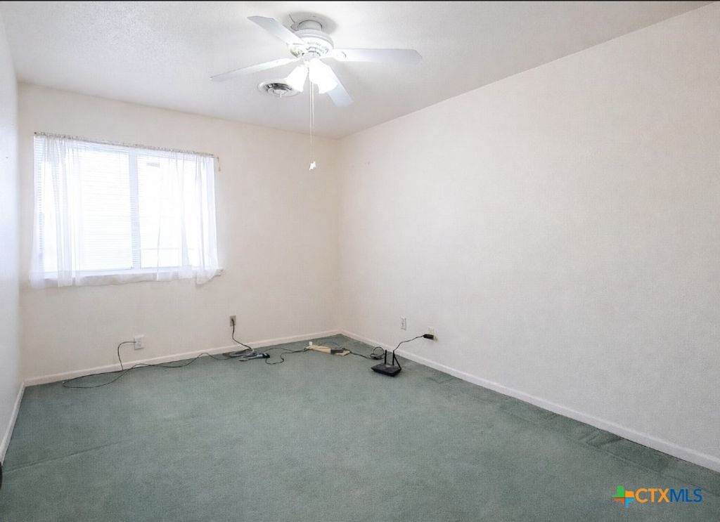 Image 5 of property listing at 304 Rattan Drive, Victoria, TX 77901