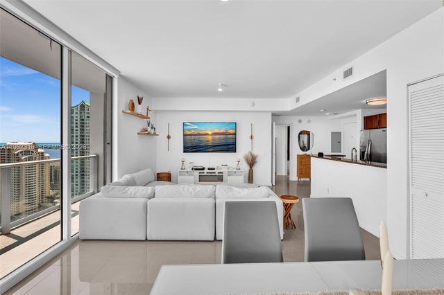 300 S Biscayne Blvd 2916, Miami, FL 33131