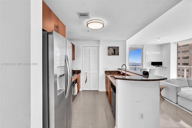 300 S Biscayne Blvd 2916, Miami, FL 33131