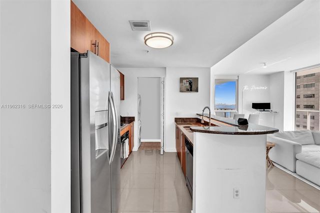 300 S Biscayne Blvd 2916, Miami, FL 33131