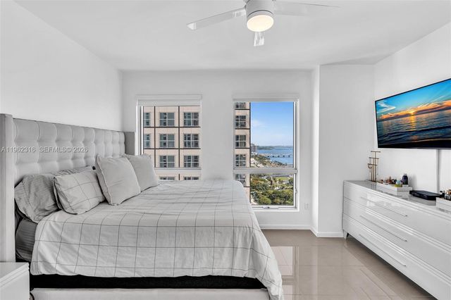 300 S Biscayne Blvd 2916, Miami, FL 33131