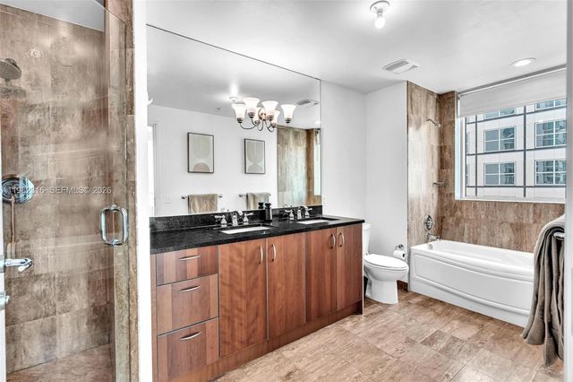 300 S Biscayne Blvd 2916, Miami, FL 33131