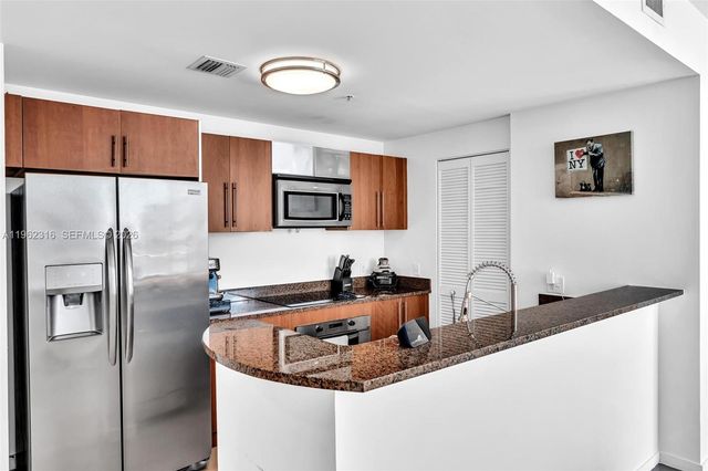 300 S Biscayne Blvd 2916, Miami, FL 33131