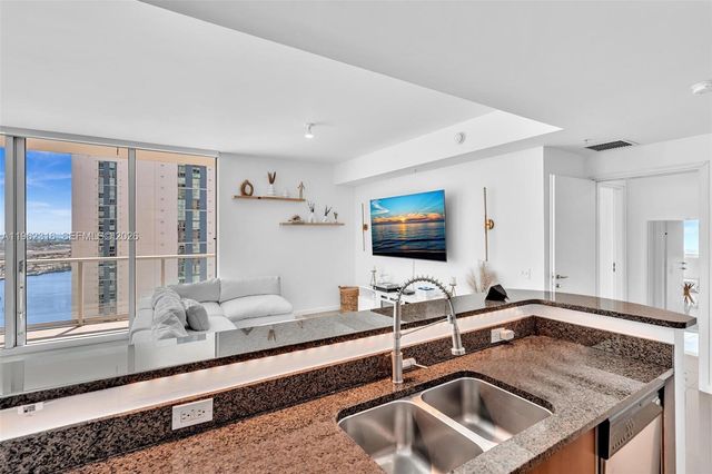 300 S Biscayne Blvd 2916, Miami, FL 33131