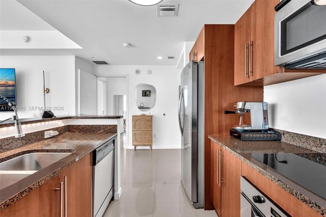 300 S Biscayne Blvd 2916, Miami, FL 33131