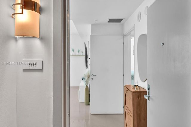 300 S Biscayne Blvd 2916, Miami, FL 33131