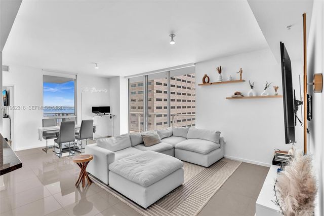 300 S Biscayne Blvd 2916, Miami, FL 33131