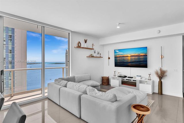 300 S Biscayne Blvd 2916, Miami, FL 33131