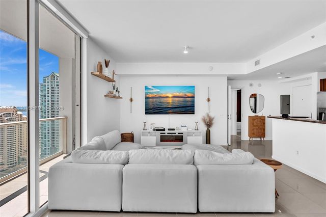 300 S Biscayne Blvd 2916, Miami, FL 33131