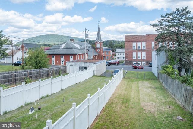 30 N 5TH ST, Newport, PA 17074