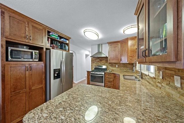 200 PARK Avenue, Belton, MO 64012