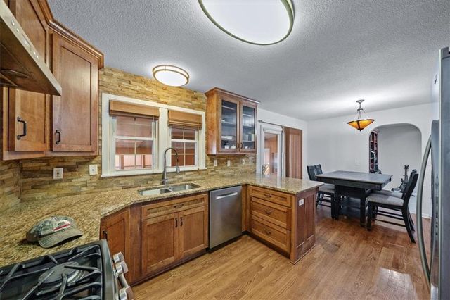 200 PARK Avenue, Belton, MO 64012