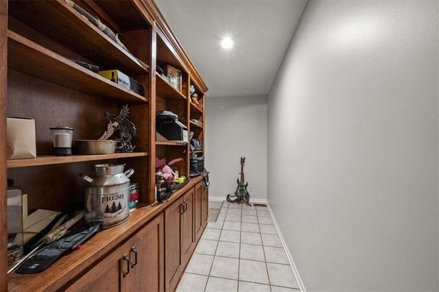 200 PARK Avenue, Belton, MO 64012