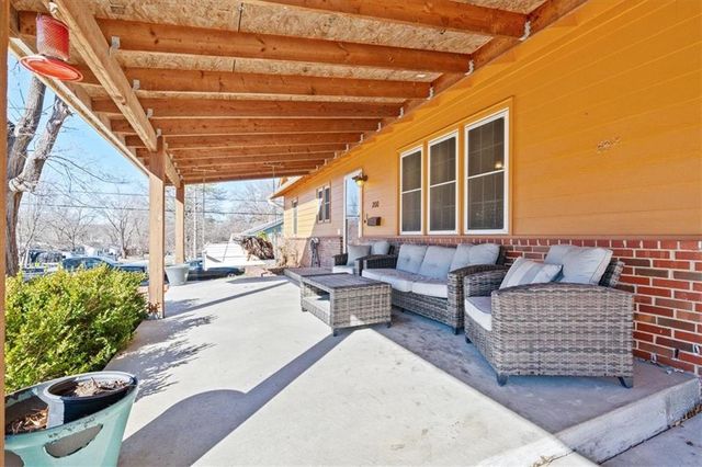 200 PARK Avenue, Belton, MO 64012