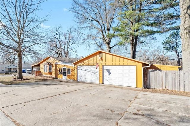 200 PARK Avenue, Belton, MO 64012