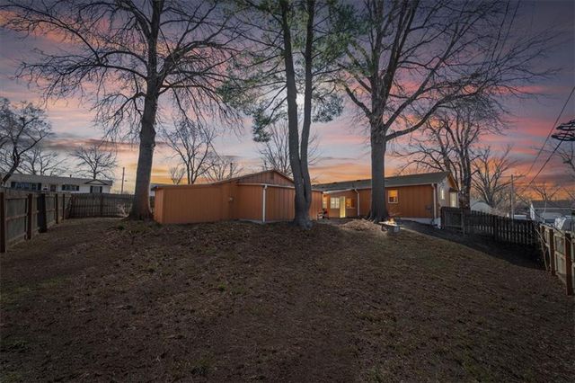 200 PARK Avenue, Belton, MO 64012