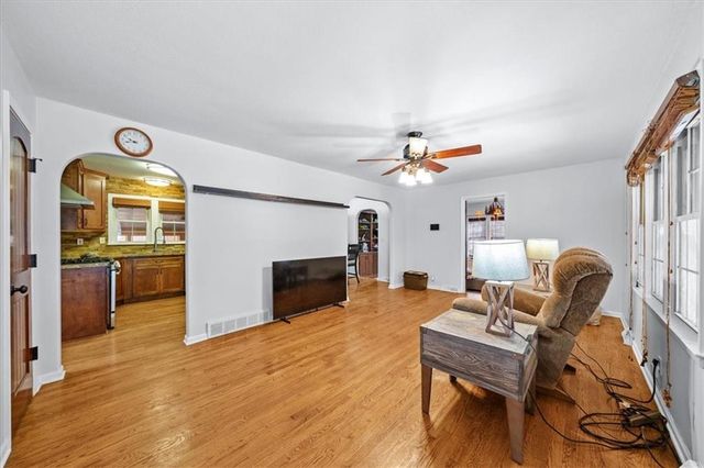 200 PARK Avenue, Belton, MO 64012