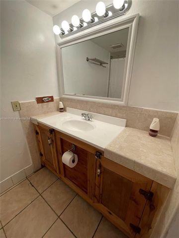 1801 S Treasure Dr 323, North Bay Village, FL 33141