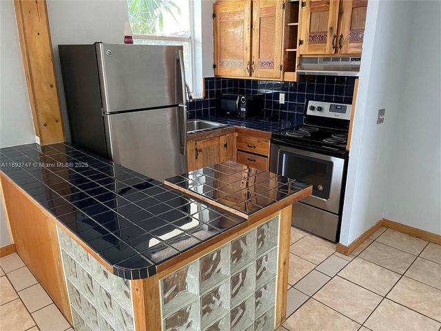 1801 S Treasure Dr 323, North Bay Village, FL 33141