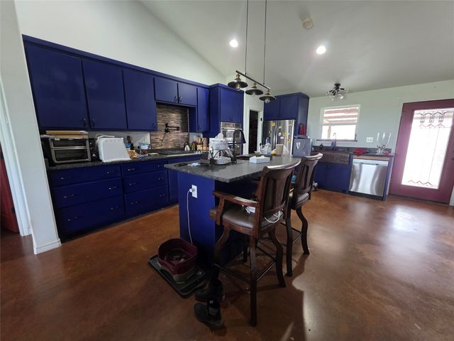 5500 County Road 302, Grandview, TX 76050