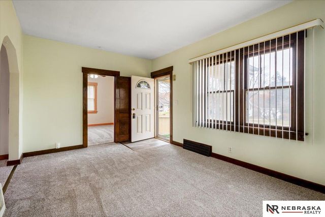 2244 S 33rd Street, Lincoln, NE 68506