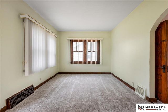 2244 S 33rd Street, Lincoln, NE 68506