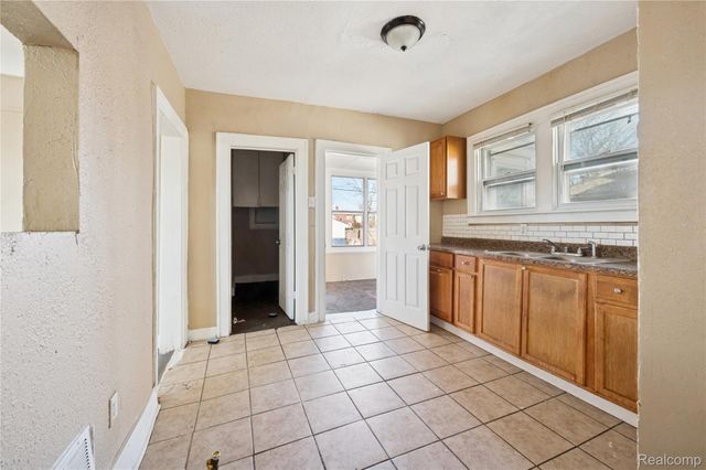 2076 Collingwood Street, Detroit, MI 48206