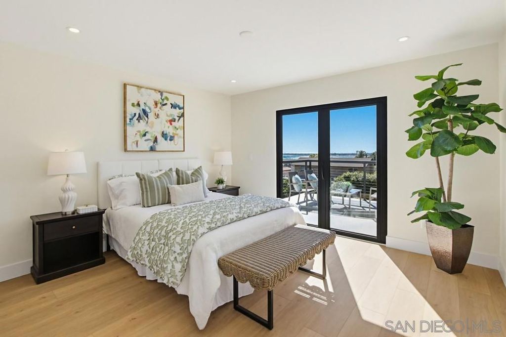 Image 15 of property listing at 2910 Erie St, San Diego, CA 92117