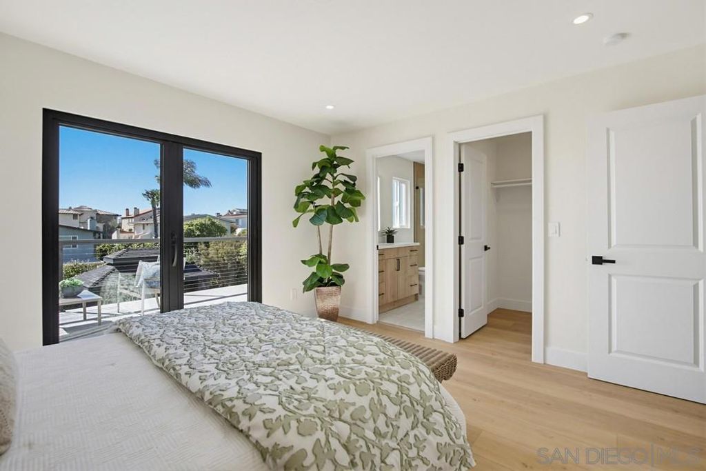 Image 16 of property listing at 2910 Erie St, San Diego, CA 92117