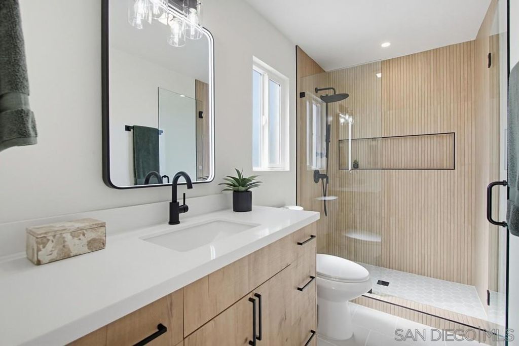 Image 17 of property listing at 2910 Erie St, San Diego, CA 92117